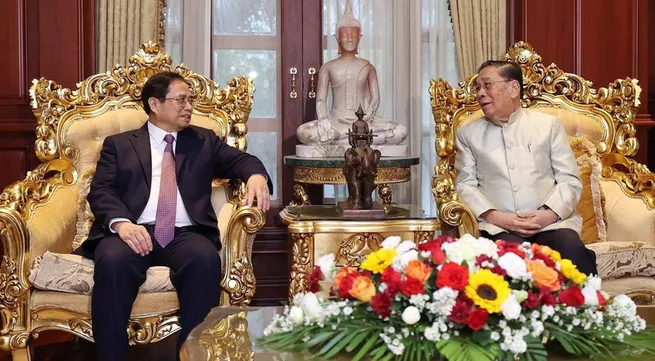 PM Pham Minh Chinh visits former leaders of Laos