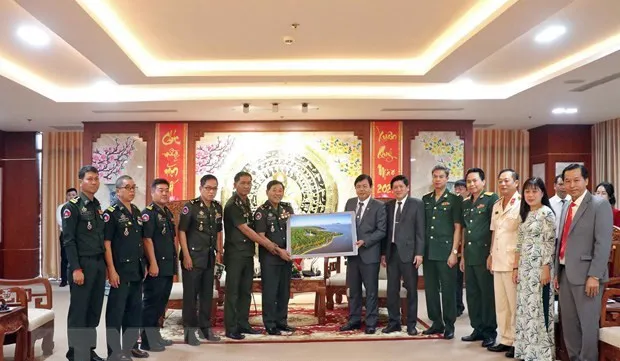 Cambodian Army’s Guard High Command extends Tet wishes to Ca Mau, Hau Giang