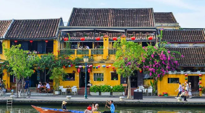 Tourists flock to Hoi An during New Year holiday