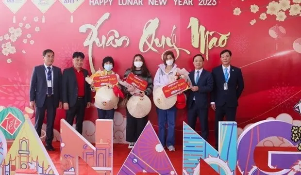 Many localities welcome first foreign tourists of Lunar New Year