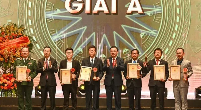 Seventh National Press Awards on Party Building presented
