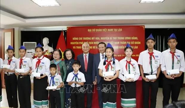 Scholarships given to disadvantaged oversea-Vietnamese students in Laos