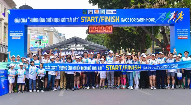 Over 1,000 people run in response to Earth Hour 2023 in Hanoi