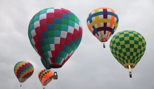 Hot-air balloon festival draws tourists to Binh Thuan