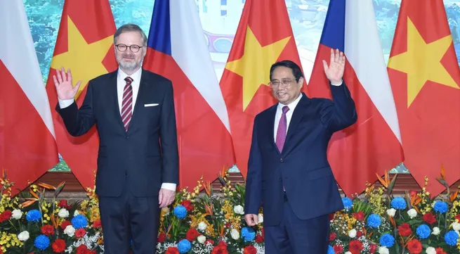 PM chairs official welcome ceremony for Czech counterpart