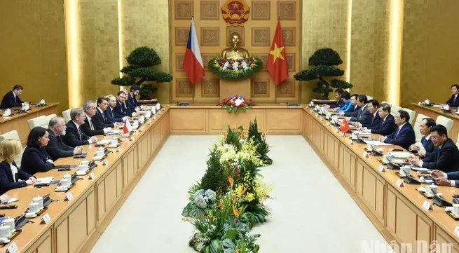 Vietnam, Czech PMs hold talks in Hanoi