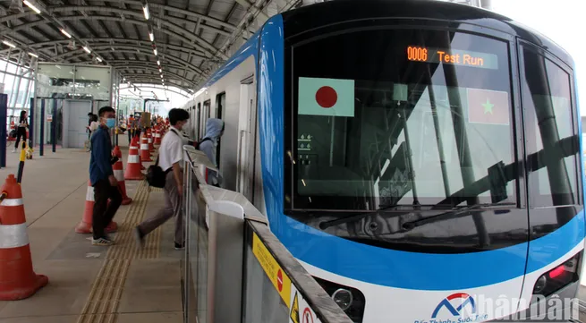 Ben Thanh-Suoi Tien metro line begins trial run on elevated section