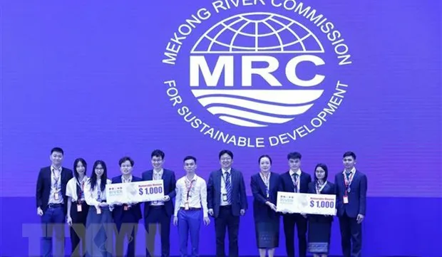 Vietnamese students win two second prizes at MRC technology contest