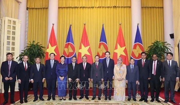 President hosts ASEAN ambassadors