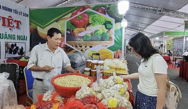 Fruit, farm produce week underway in Hanoi