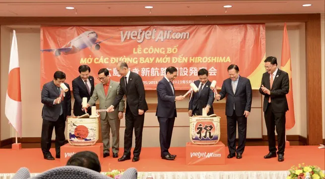 PM attends announcement of direct Hanoi-Hiroshima air route