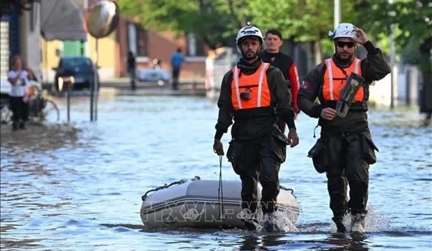 Vietnamese leaders extend sympathy to Italy over flood damage