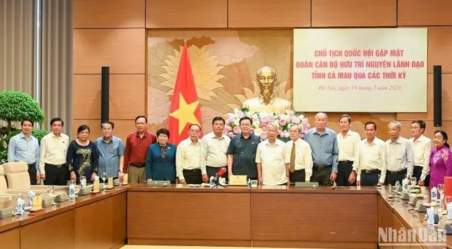 NA Chairman meets former leaders of Ca Mau province