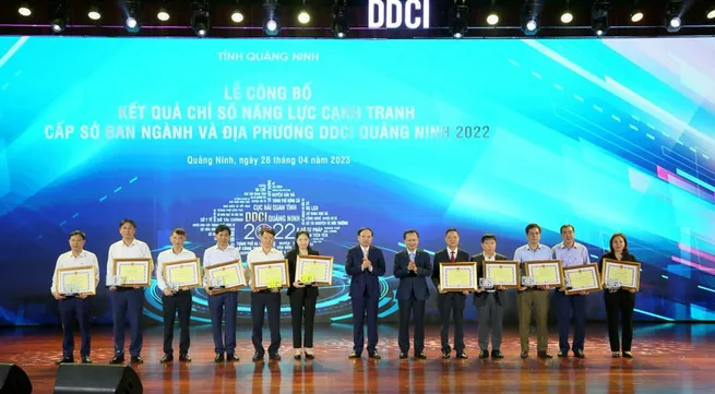 Quang Ninh announces District and Department Competitiveness Index 2022