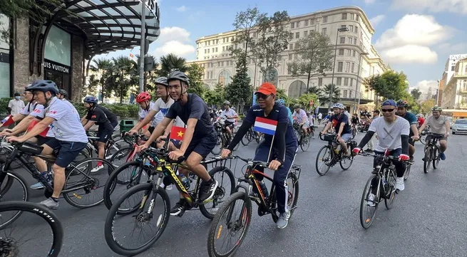 Cycling event marks Vietnam-Netherlands diplomatic ties