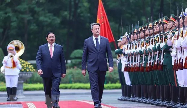 Welcome ceremony held for Luxembourg Prime Minister