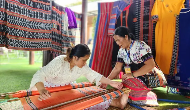 Traditional craft villages of Vietnam honoured at Hue event