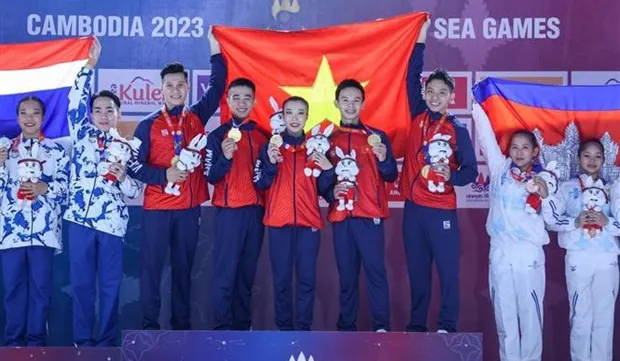 Fencers, gymnasts, weightlifter win more SEA Games golds for Vietnam