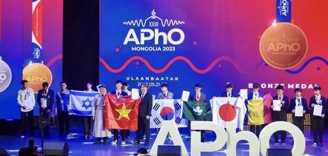 Vietnamese students win four bronze medals at Asia-Pacific Physics Olympiad
