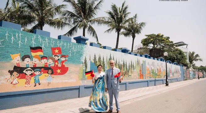 Mosaic mural highlights Vietnam-Germany friendship