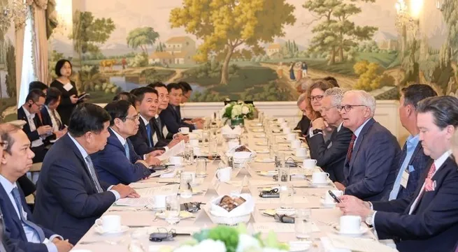 PM calls on US semiconductor firms to invest more in Vietnam