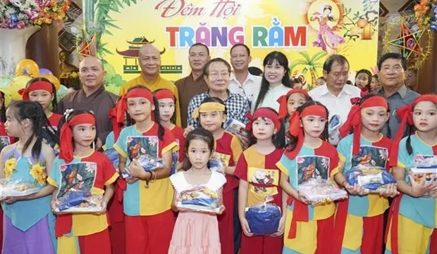 Mid-Autumn Festival held for Vietnamese children in Laos