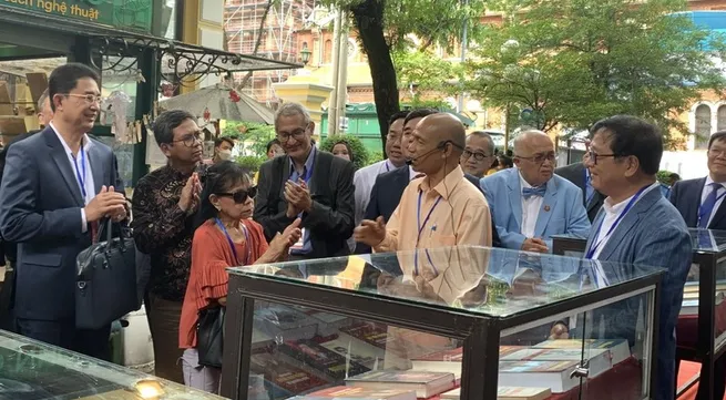 Book exhibition on President Ho Chi Minh and leaders of Party and State launched