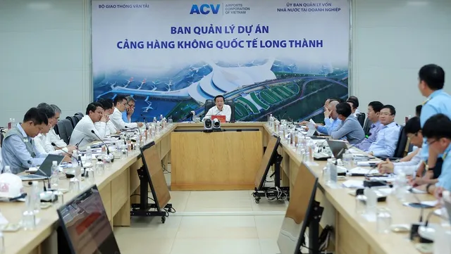 Deputy PM inspects construction of Long Thanh airport