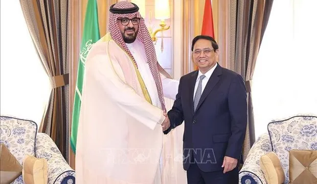 PM receives Saudi Arabia's ministers of economy-planning, human resources