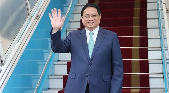 PM leaves Hanoi for Jakarta to attend 43rd ASEAN Summit