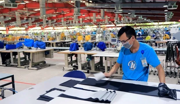 Vietnam's PMI falls slightly, new orders increase in September