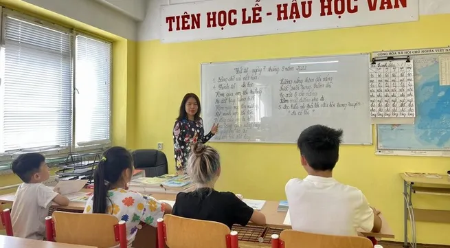 Vietnamese language centre in Czech Republic marks 20th founding anniversary