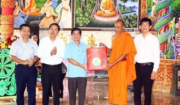 Soc Trang authorities extend congratulations to Khmer community on Sene Dolta festival
