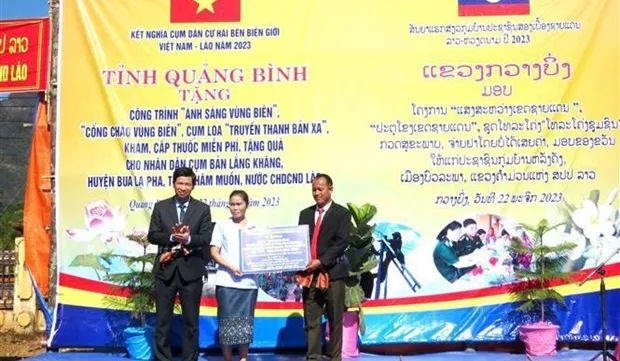 Vietnamese, Lao provinces tighten special solidarity