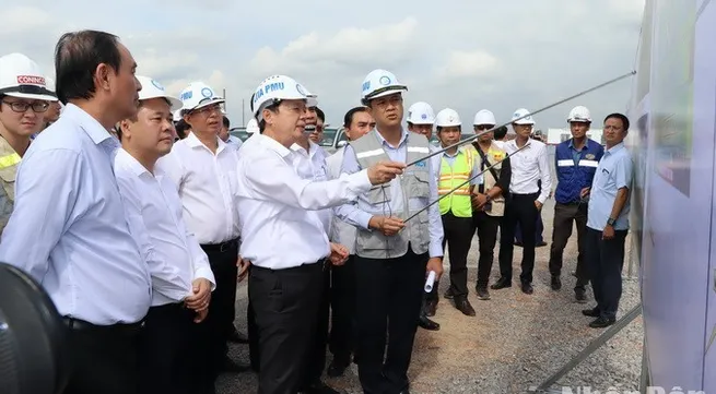 Deputy PM inspects construction of Long Thanh airport