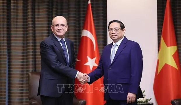 Prime Minister hosts Turkish finance, industry ministers