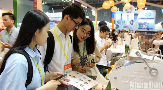 Exhibition displays organic food from Vietnamese, Lao, Myanmar and Cambodian enterprises