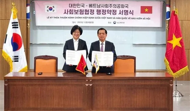 Vietnam, RoK sign deal to implement bilateral agreement on social insurance