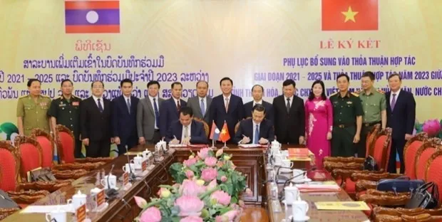 Vietnamese, Lao provinces augment all-round relations