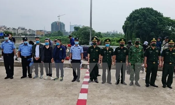 Three Chinese men illegally entering Vietnam sent back to their country