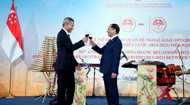 Vietnamese Minister of Foreign Affairs pays official visit to Singapore