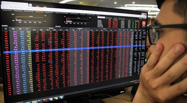 VN-index falls after three rising sessions