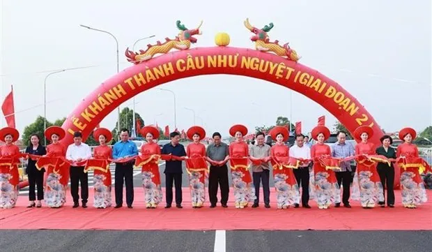 PM attends inauguration of bridge, groundbreaking of social housing project in Bac Giang