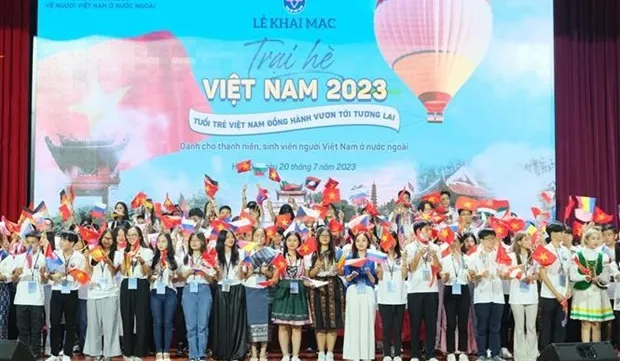 Young overseas Vietnamese visit homeland