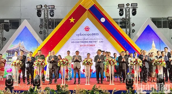 Annual Vietnam - Laos trade fair opens
