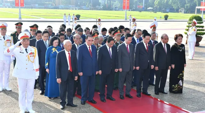 Leaders pay tribute to President Ho Chi Minh on National Day