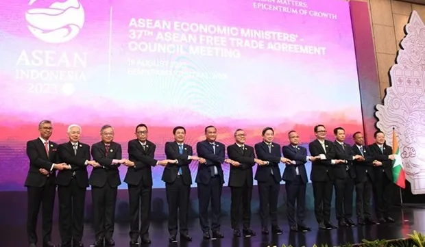 Vietnam contributes to intra-bloc cooperation at AEM-55