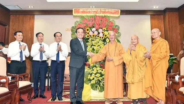 Deputy PM extends greetings to Buddhists on Vu Lan festival