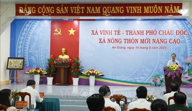 President visits advanced new-style rural commune in An Giang