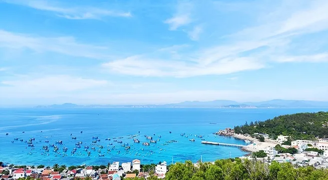 ​Beautiful islet in the middle of the blue sea